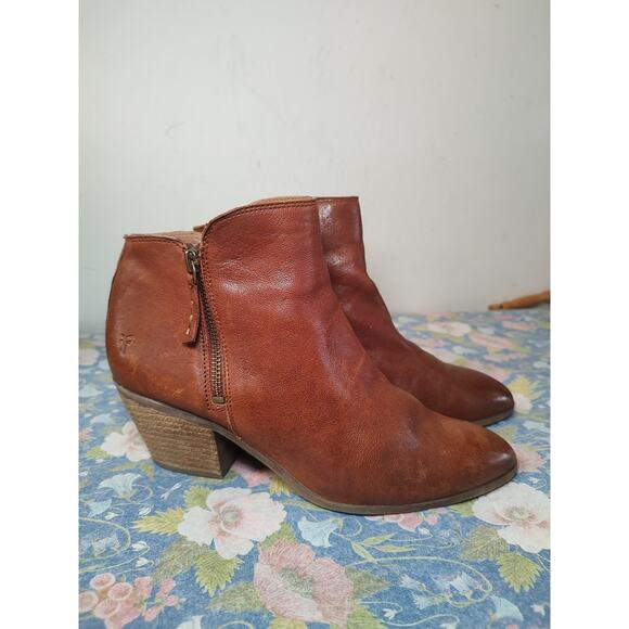 Frye Women's Ankle Boots Size 8.5M Cognac "Judith" Soft Leather Double Zip EUC - Picture 2 of 15